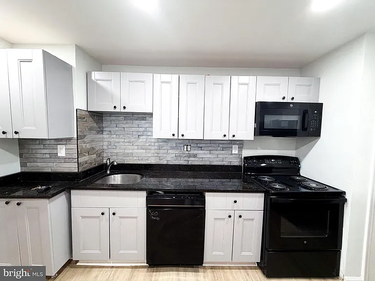 1226 W Pratt St — Photo 3