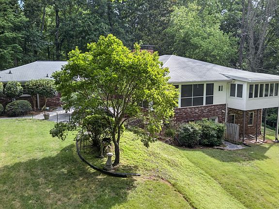 3rd image of 5274 Powers Ferry Rd NW