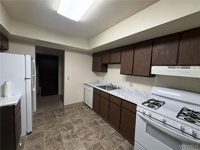 4547 Chestnut Ridge Rd #208B — Photo 2