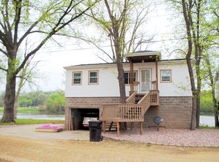 609 Lake Lacoma Rd, East Dubuque, IL 61025