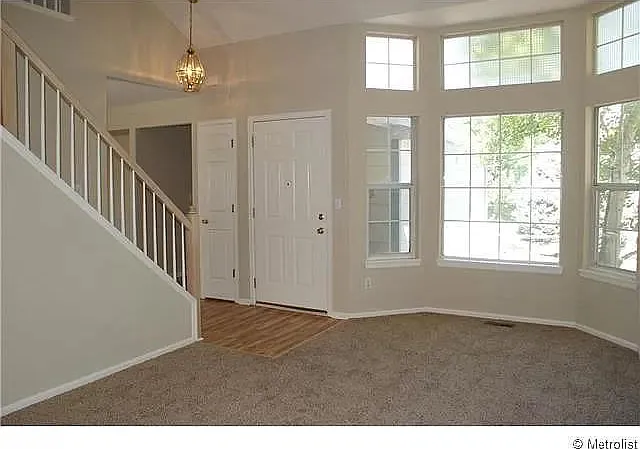 3 bed, 2517 sqft, $3,300 — Photo 3