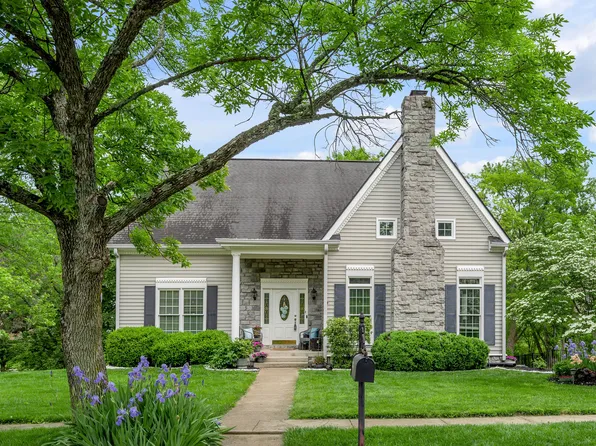 1070 Forest Lake Dr, Lexington, KY 40515