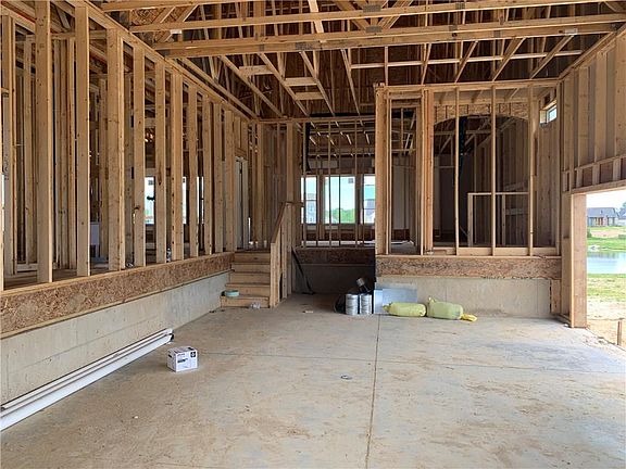 3rd image of 18270 Lake Winds Dr