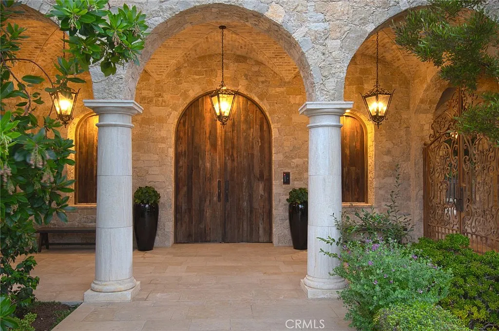 6 bed, 9.0 bath, 10640 sqft, $195,000 — Photo 3