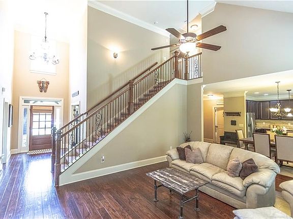 3rd image of 950 Whistler Ln