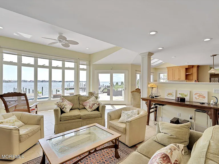 323 Cove Dr — Photo 10