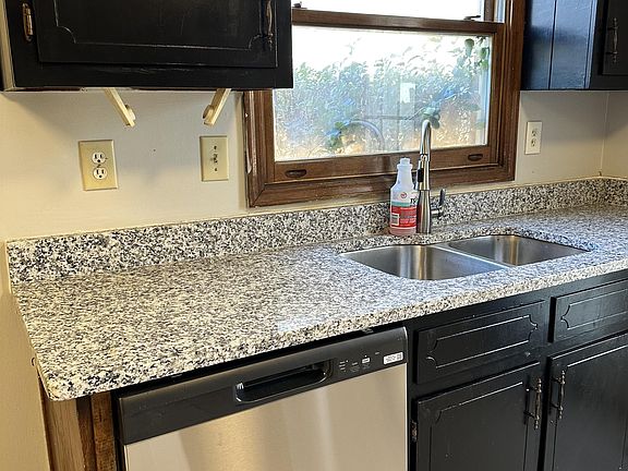 5th image of 417 Patrick Henry Ct #1