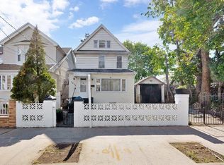9016 198th St, Hollis, NY 11423