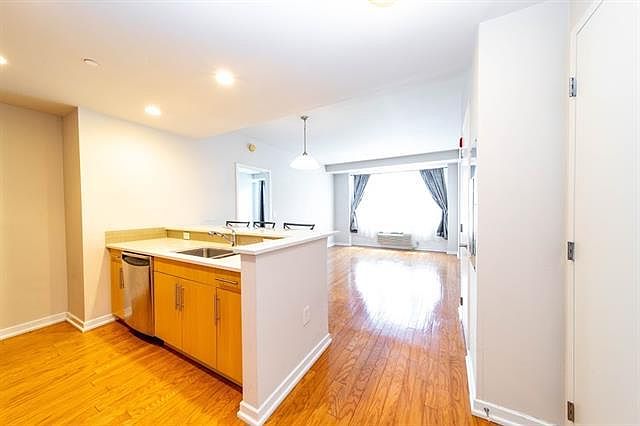 1st image of 149 Essex St APT 5N