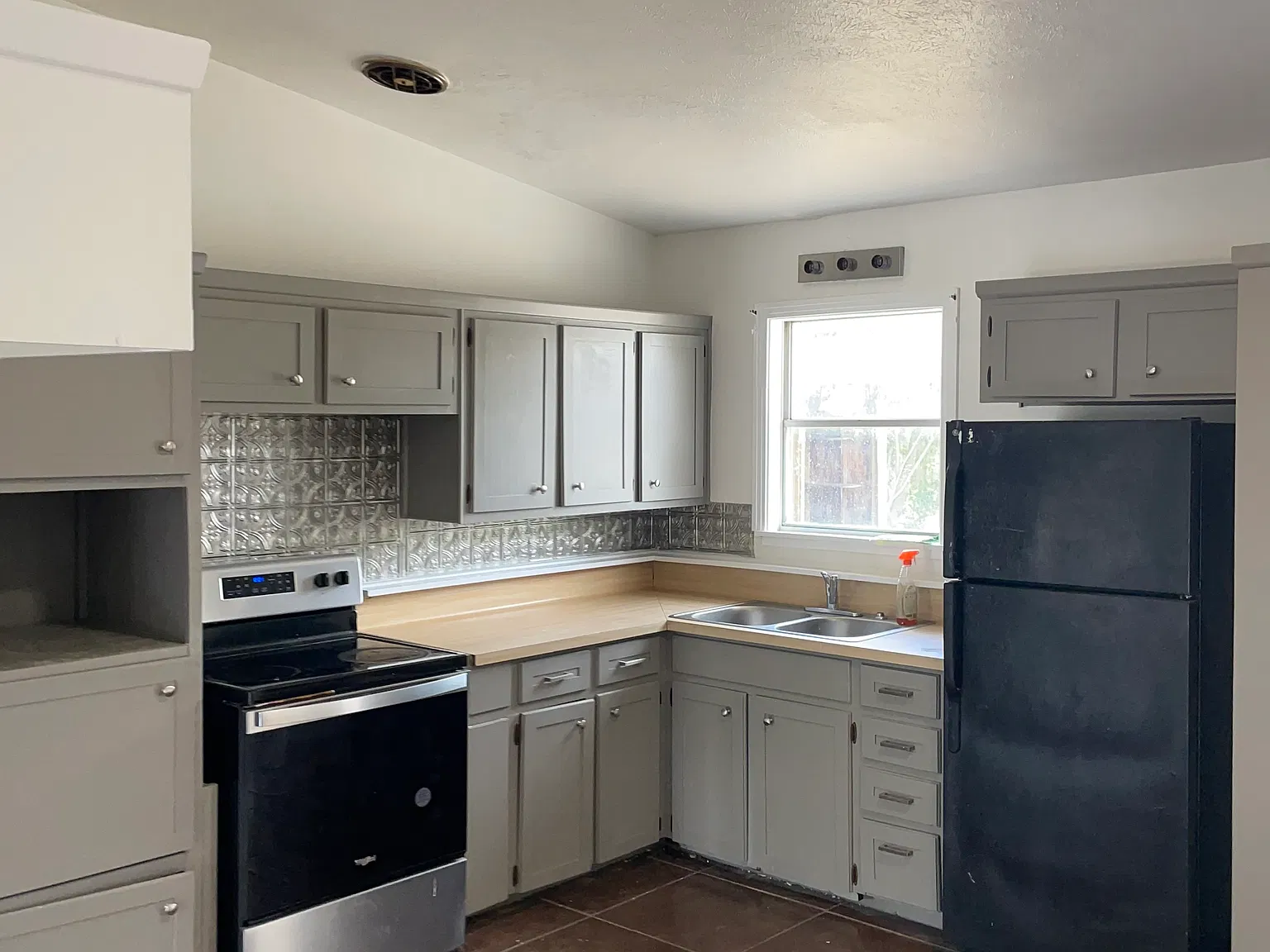 4 bed, 1700 sqft, $1,800 — Photo 2
