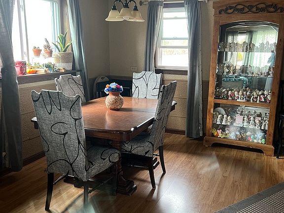 4th image of 6812 Maple Ct