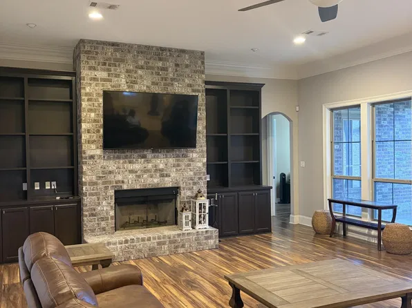 422 Montrachet Dr, Port Allen, LA 70767