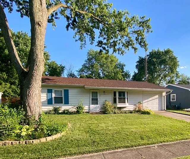 3211 Ridgewood Dr photo 1