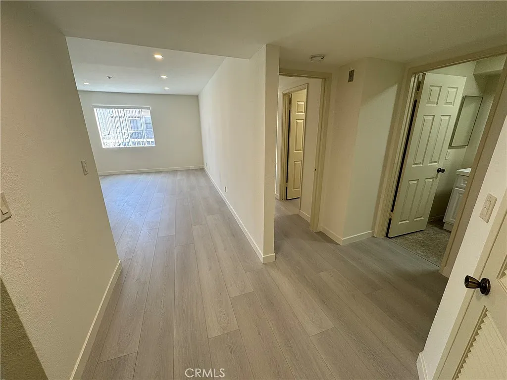 1 bed, 750 sqft, $2,300 — Photo 2