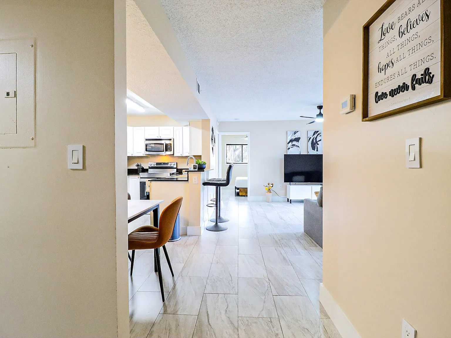 2 bed, 2.0 bath, 1016 sqft, $2,500 — Photo 3