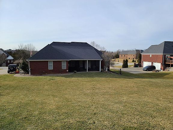 3rd image of 795 Oak Creek Dr