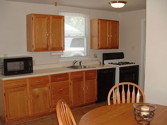 Large Eat-in Kitchen