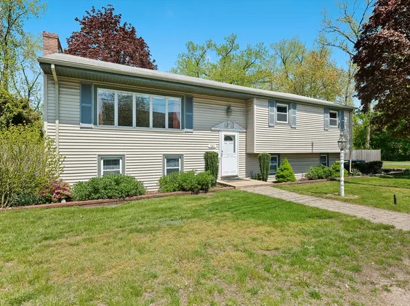 141 Parker Rd, Wakefield, MA 01880