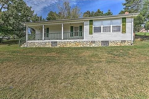 3rd image of 202 Valley View Dr
