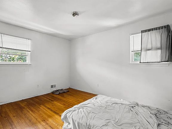5th image of 49 Valerie Dr #2