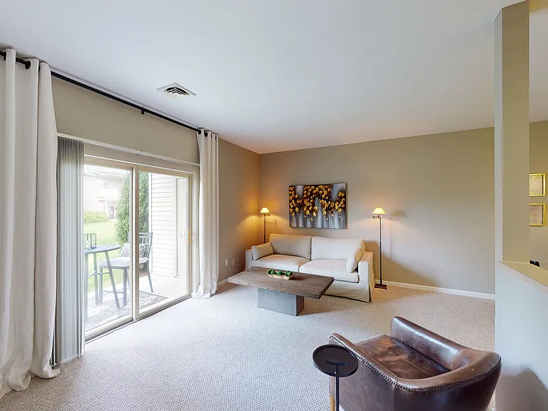 Park Lane Apartments — Photo 6