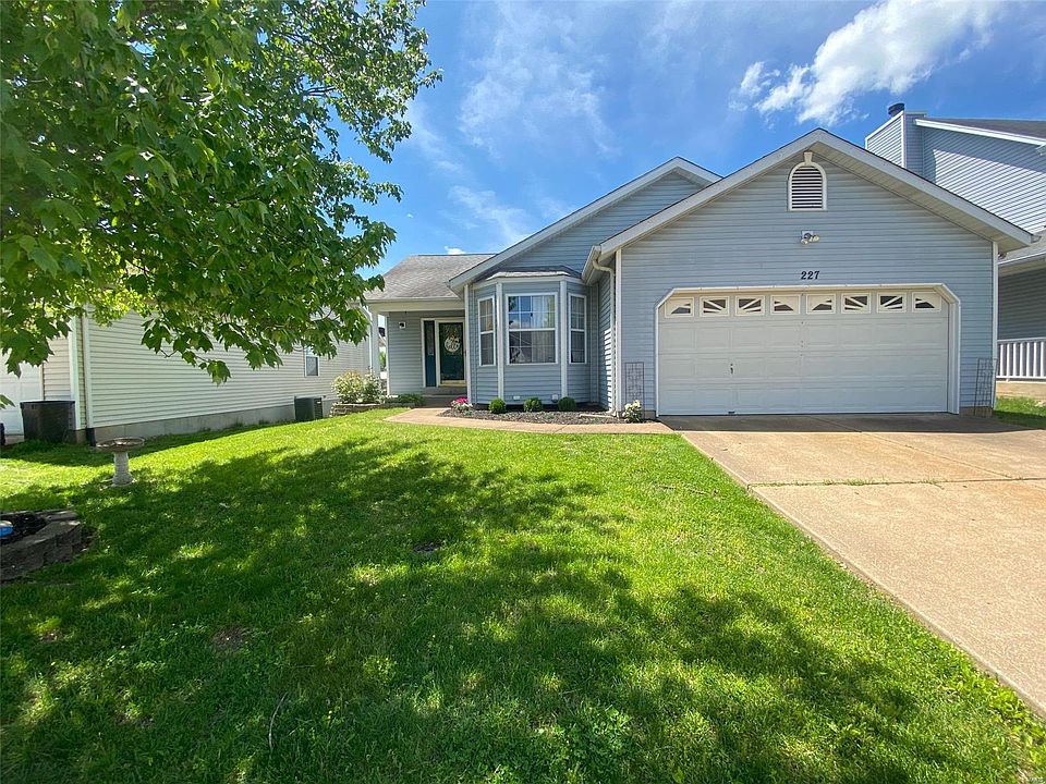 1st image of 227 Highland Village Dr