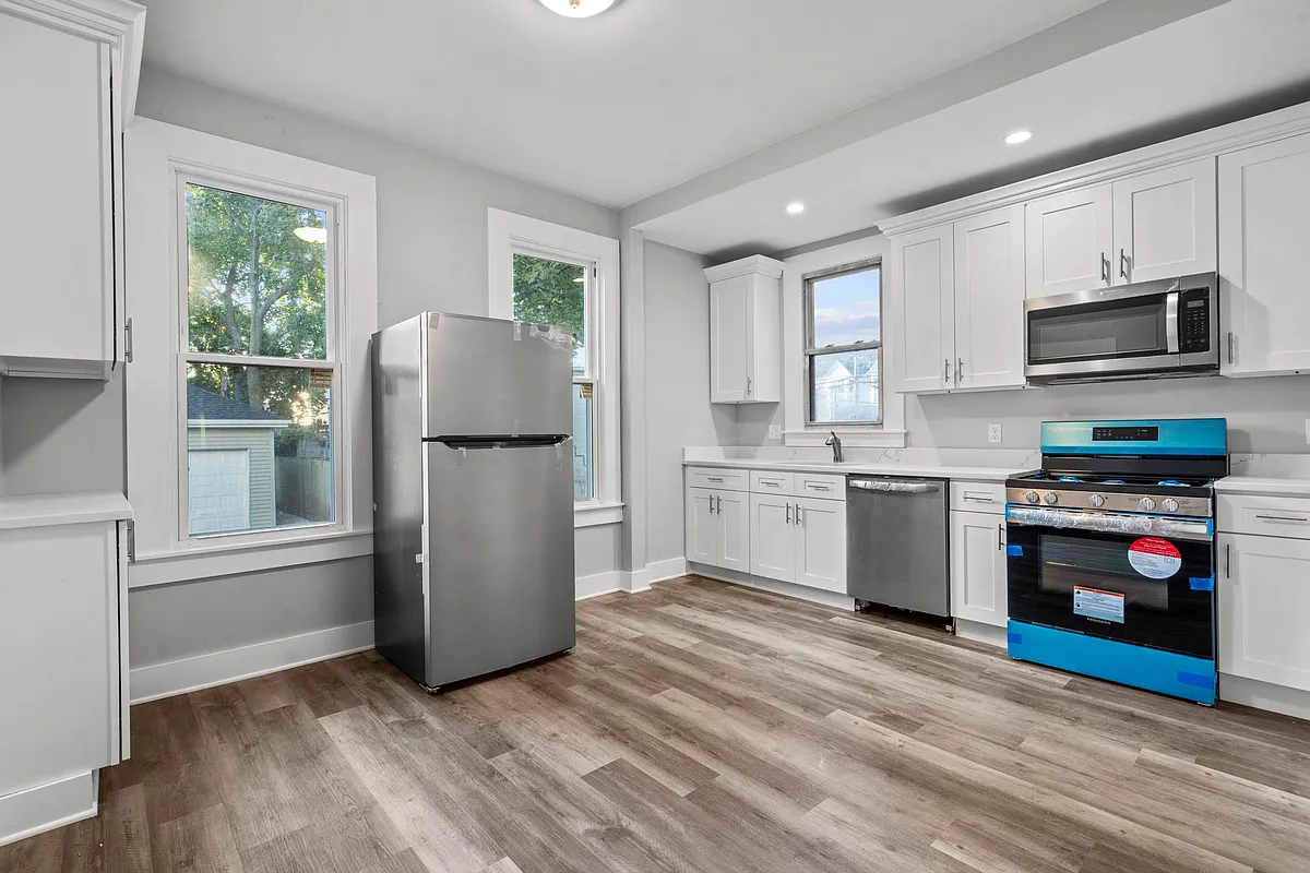 Building Photo - 548 Ferry St #1