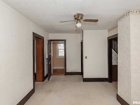 4th image of 222 N College Ave