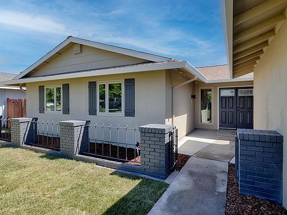 3rd image of 6831 Oaklawn Way