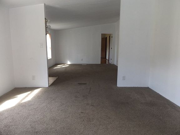 5th image of 164 Boxwood Ln