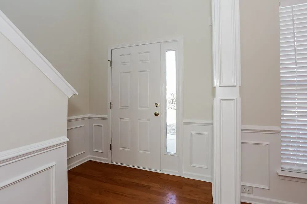 4 bed, 2.5 bath, 2236 sqft, $2,215 — Photo 2