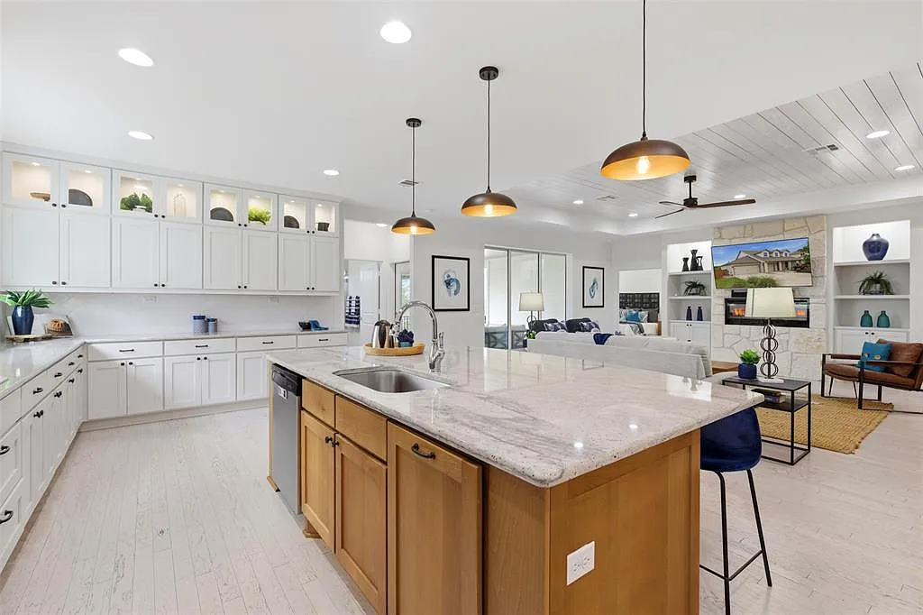 4 bed, 4.0 bath, 3469 sqft, $3,495 — Photo 3