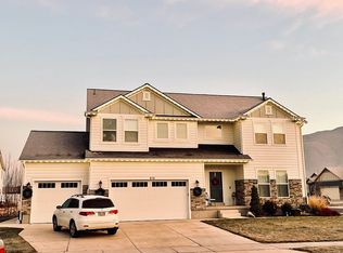 910 W Sedge Ct, Farmington, UT 84025