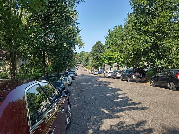 5th image of 666 Magnolia Ave E