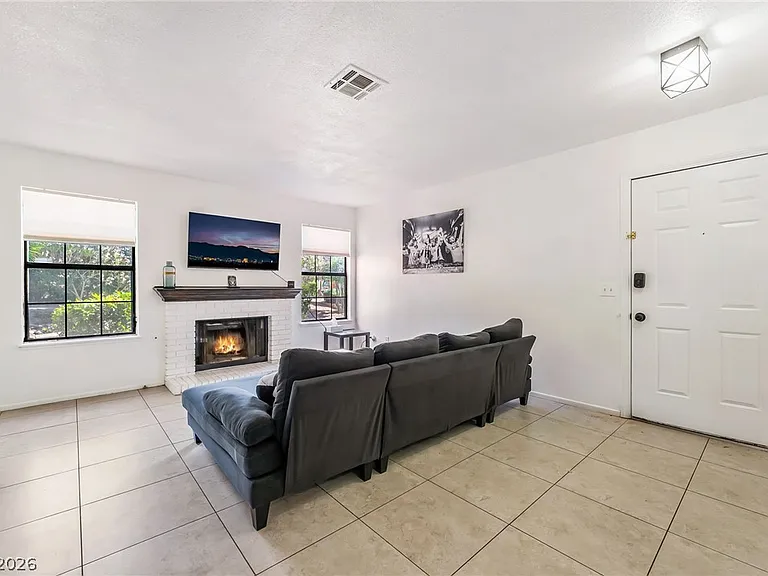 5576 W Rochelle Ave #22A — Photo 5