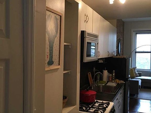 2nd image of 265 Saint James Pl APT 3