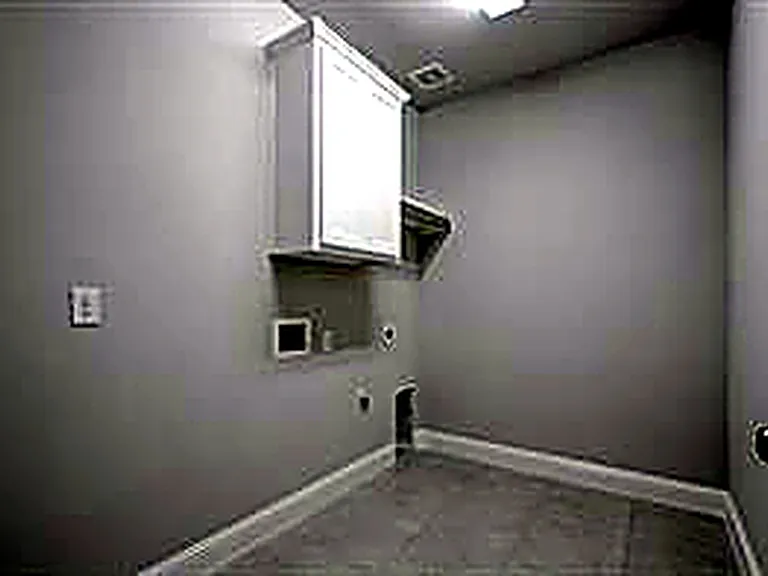 2212 Long Park Ave — Photo 17