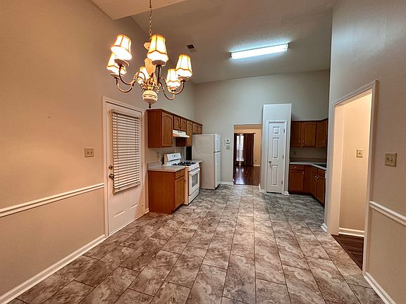 5th image of 3066 Victoria Park Cv