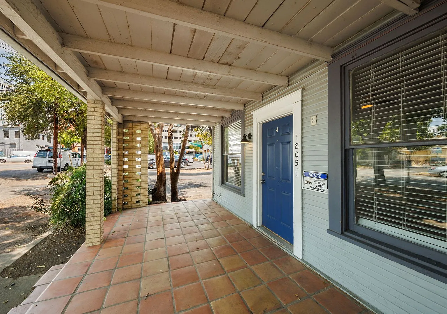 Available August: Prime Location - 3 Br / 1 Ba Home Located In Downtown And Walk To Ut — Photo 4