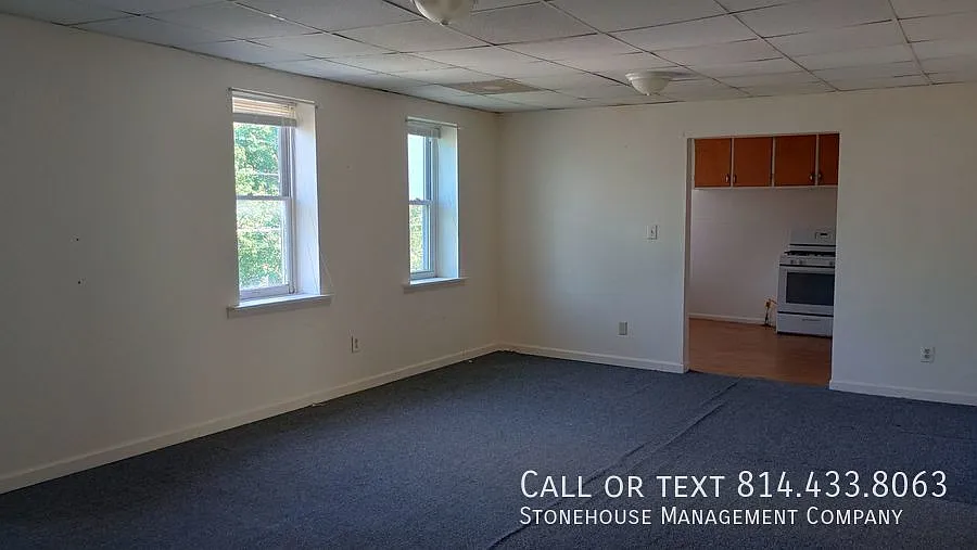 3 bed, 1.0 bath, 900 sqft, $900 — Photo 3