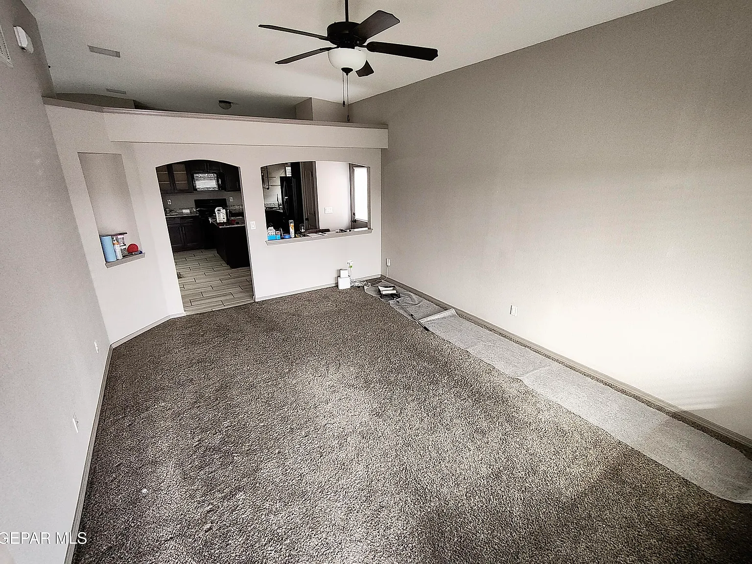 4 bed, 2.0 bath, 1409 sqft, $1,750 — Photo 2