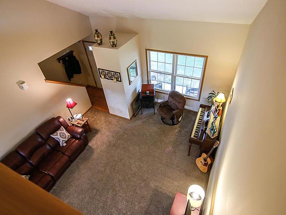 4th image of 1730 Creekview Dr