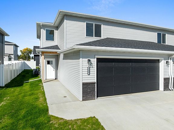 2nd image of 2409 Landmark Dr
