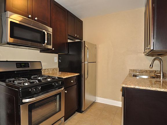 4th image of 1861 N Clarkson St #2N