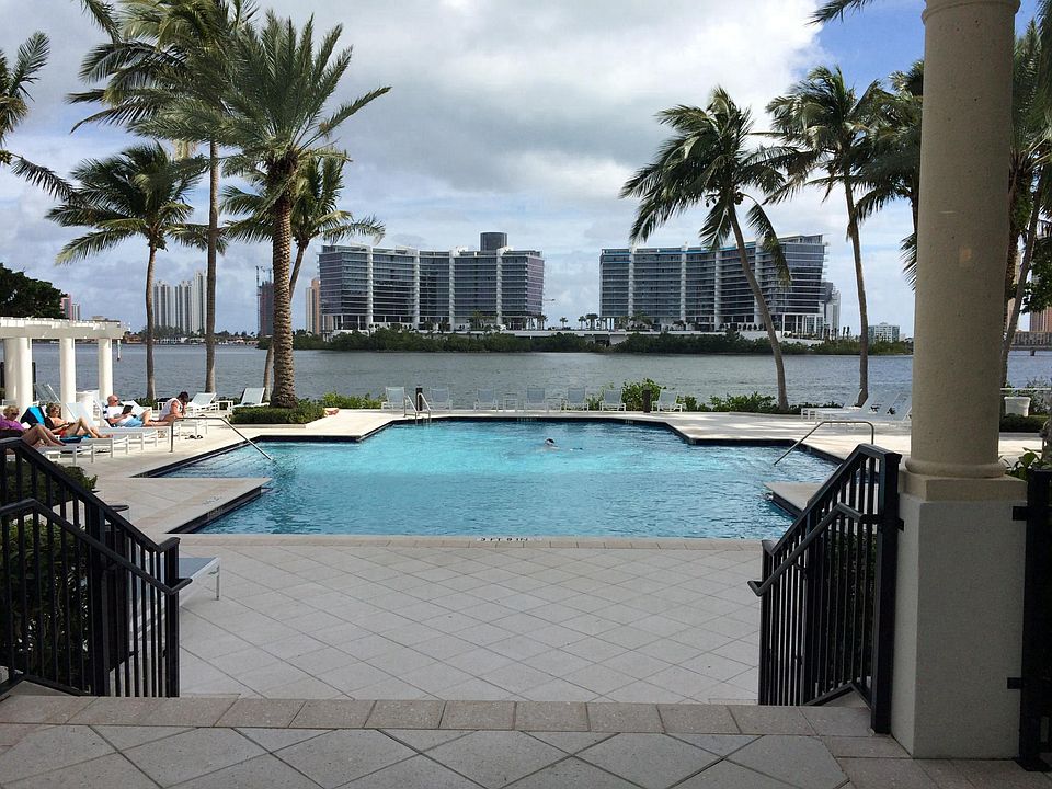 1st image of 3105 NE 184th St APT 7306