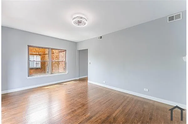 Building Photo - 7630 N Marshfield Ave #3
