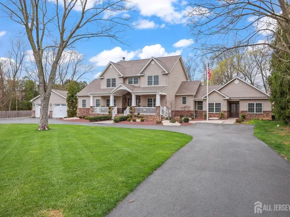 13 Fox Run, Monroe Township, NJ 08831