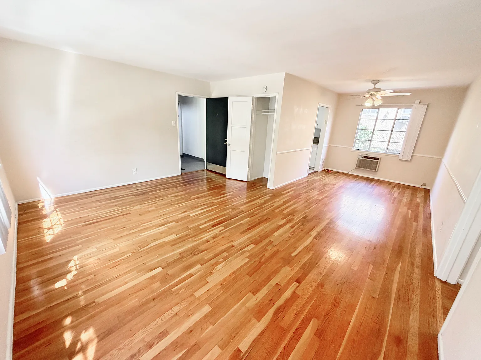 1 bed, 1.0 bath, 750 sqft, $2,075 — Photo 4