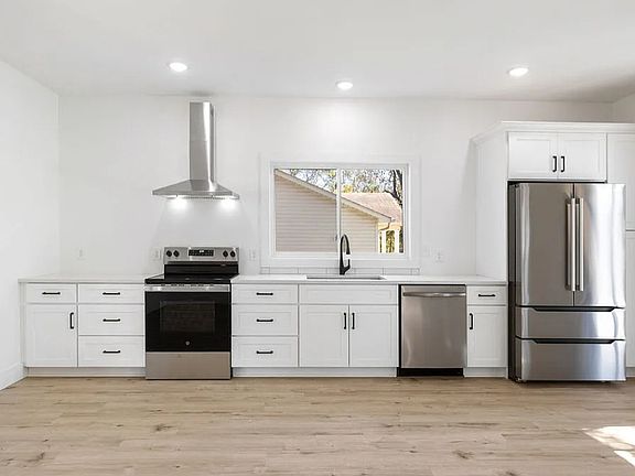 4th image of 1905B Highland Ave