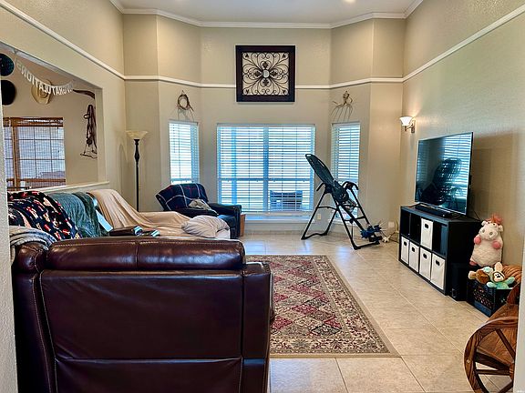 4th image of 12 W Lake Ct